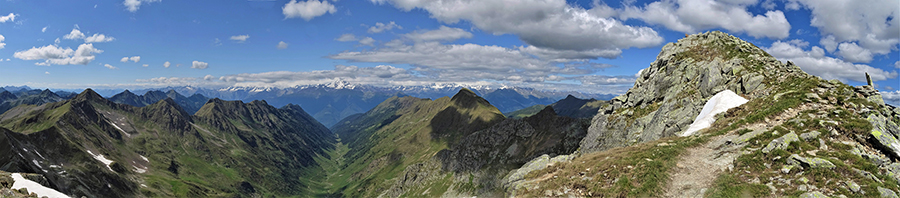 Vista panoramica sulla Val Cervia e verso Valtellina e Alpi Retiche